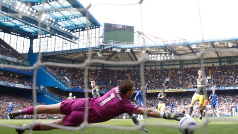 Chelsea tek attı üç aldı