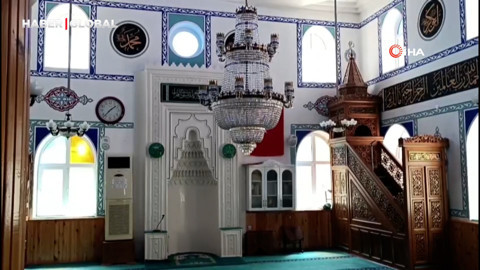 Camide sızan adamı cemaat uyandıramadı, ambulansla hastaneye kaldırıldı