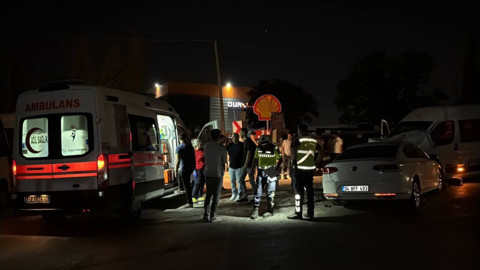Servis minibüsüyle otomobilin çarpıştı: 10 yaralı 
