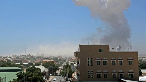 Somali'de parlamento binası girişinde şiddetli patlama!