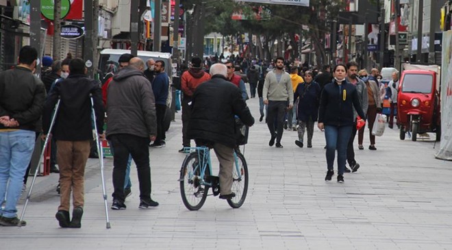 Izmir Karsiyaka Carsisi Koronavirus Salginina Ragmen Bos Kalmadi