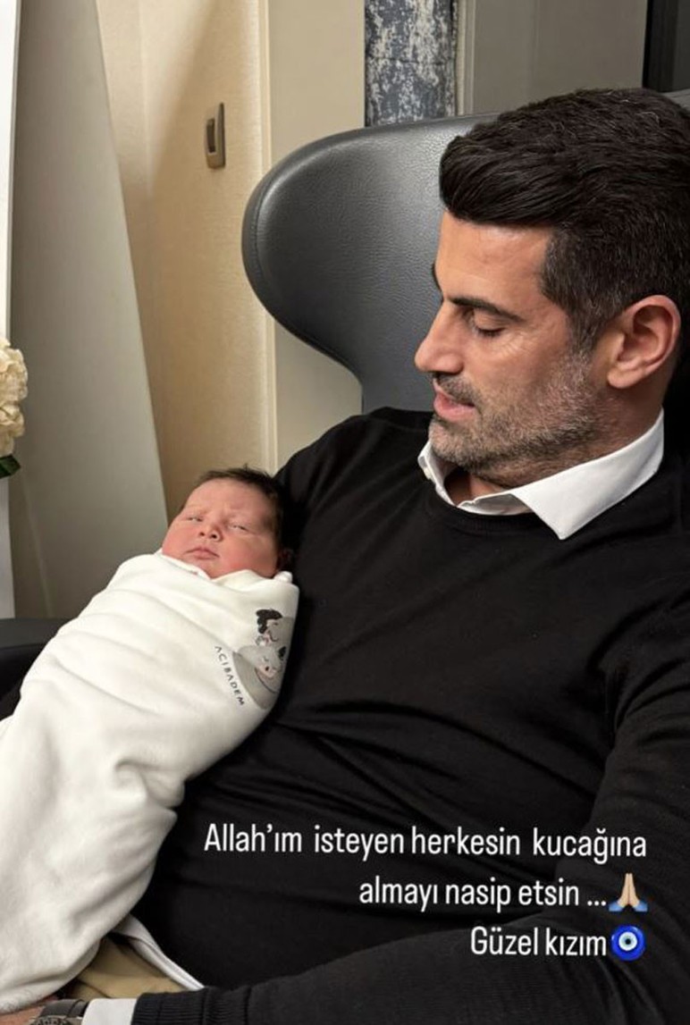 Üçüncü kez baba olan Volkan Demirel minik kızını ilk kez paylaştı - Resim : 2