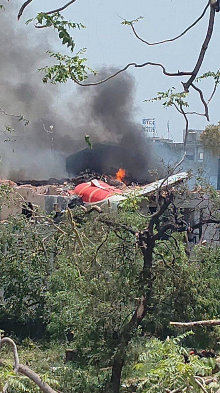 ¡Aviones de pasajeros que transportaban 242 personas en la India cayeron! - Imagen: 2