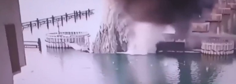 Ukrayna duyurdu: Rusya'yı Kırım'a bağlayan köprüyü su altından vurduk! - Resim : 1