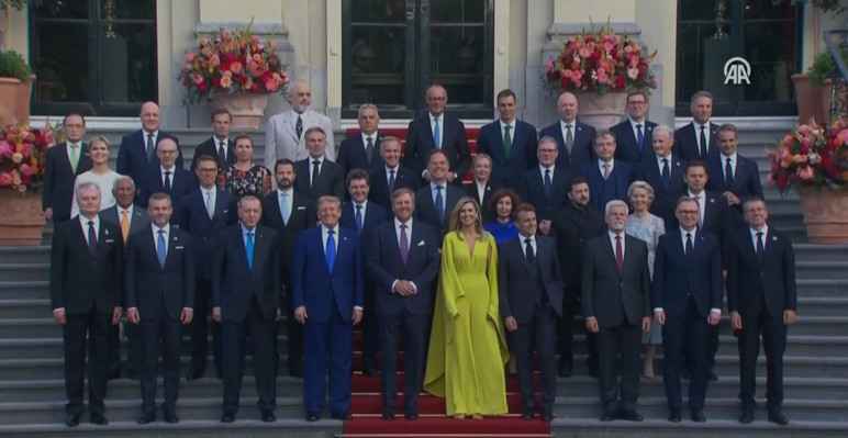 NATO aile fotoğrafı