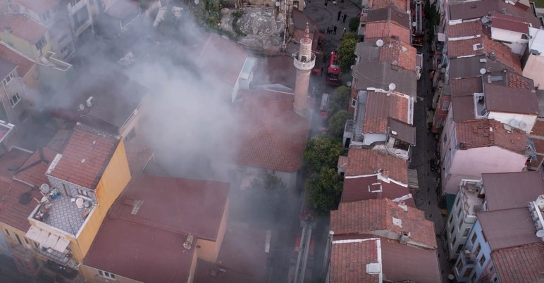 İstanbul'da tarihi Tahta Minare Hamamı'nda yangın paniği - Resim : 1