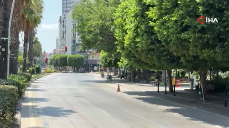 Adana'da Aşırı Sıcaklar Hayatı Durdurdu - Resim : 1