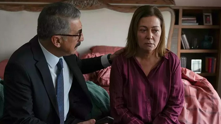 FOX Bambaşka Biri 12. bölüm izle