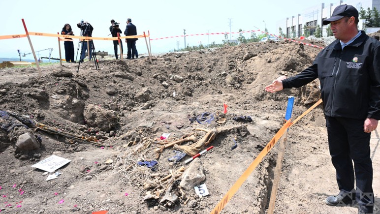 Azerbaycan'da 2 toplu mezar bulundu: Ermeni güçlerinin katlettiği 12 kişinin kalıntıları tespit edildi - Resim : 1