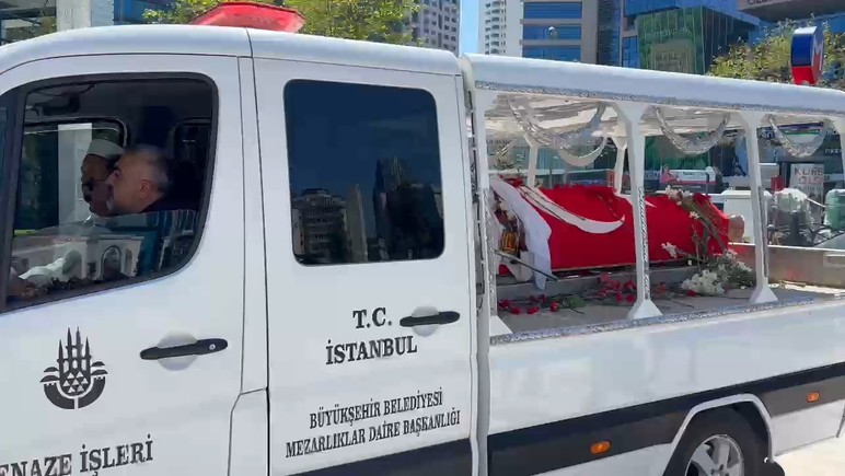 Sırrı Süreyya Önder, İstanbul'da son yolculuğuna uğurlandı - Resim : 3