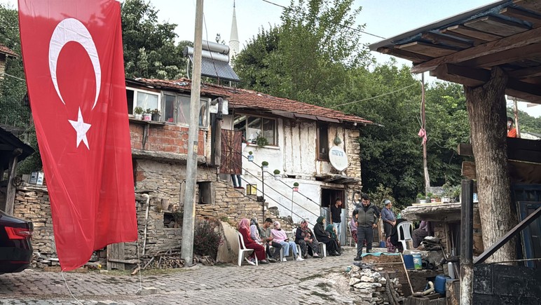 5 şehidin baba ocağına ateş düştü! - Resim : 5