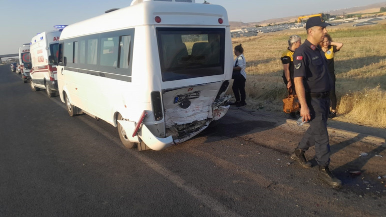 Ankara’da otomobil işçi servisine arkadan çarptı! Ölü ve çok sayıda yaralı var - Resim : 1