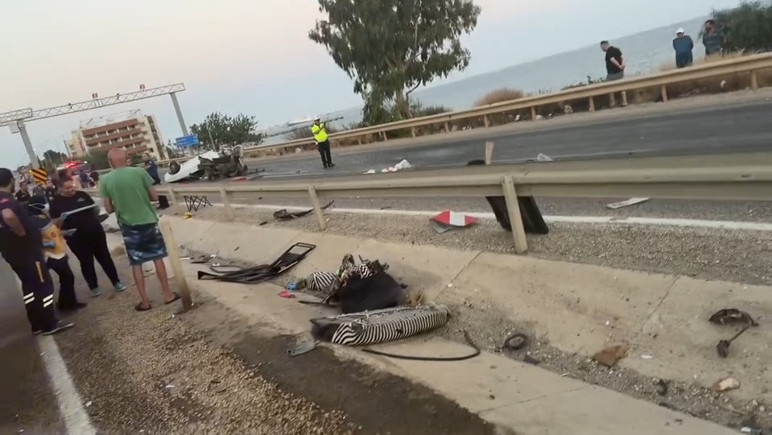 Bariyere çarpan otomobil yola saçıldı: Sürücü feci şekilde can verdi - Resim : 2