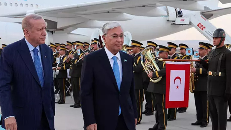 Kazakistan Cumhurbaşkanı Tokayev Ankara'da! Cumhurbaşkanı Erdoğan karşıladı - Resim : 1