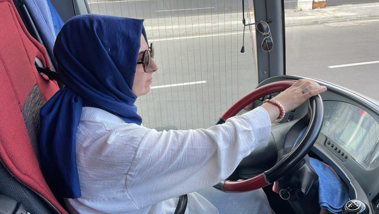Hayalini gerçekleştirdi, kocası ile aynı otobüste şoförlük yapıyor - Resim : 1