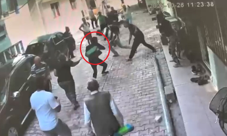 Hatay'da park kavgası: Birbirlerini taşladılar! - Resim : 2