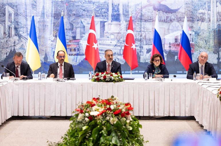 İstanbul'da barış masası! Türkiye - Rusya - Ukrayna toplantısı sona erdi - Resim : 1