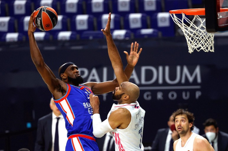 Son dakika! Anadolu Efes basketbolcusu Chris Singleton kalp krizi geçirdi - Resim : 1