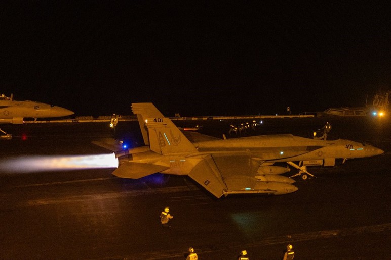 ABD ve İngiltere'den Yemen'e saldırı: 31 can kaybı - Resim : 1