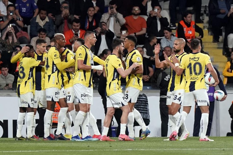 Fenerbahçe, Başakşehir karşısında zorlanmadı - Resim : 1