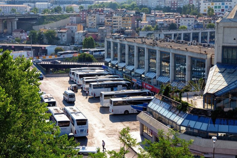 Ekspres sefer otogarı karıştırdı, yolcu az, kimi taşıyalım? - Resim : 1