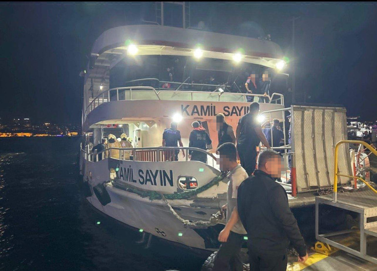 Beşiktaş - Üsküdar motoru, kargo gemisi ile çarpıştı! - Resim : 3
