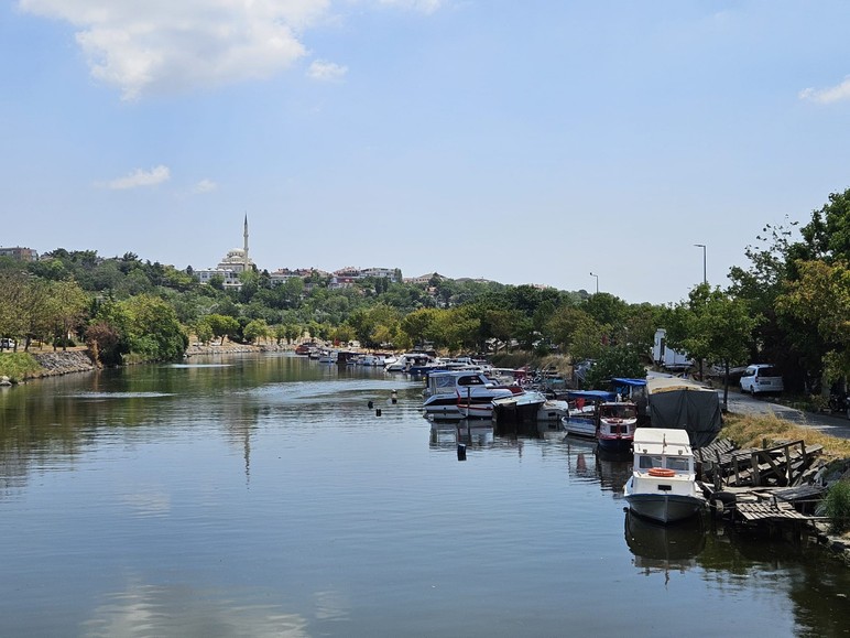 Batan tekneyi kurtarmak 10 bin TL, burası da tekne mezarlığı - Resim : 5