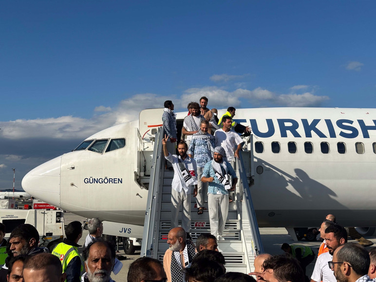 İsrail'in alıkoyduğu 36'sı Türk 137 aktivist Türkiye'ye getirildi - Resim : 2