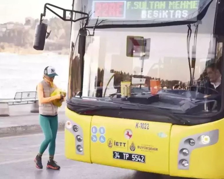 Toplu taşıma kullanmasıyla dikkat çekmişti! Bade İşçil'den tepkilere yanıt - Resim : 1