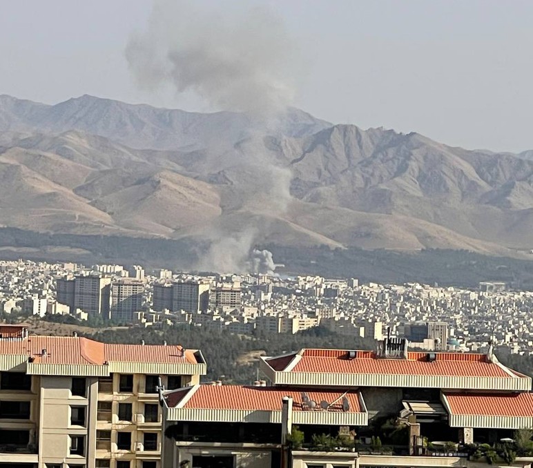 İran ve İsrail arasındaki çatışmaların şiddeti artıyor! Tahran'da yeni patlamalar - Resim : 6