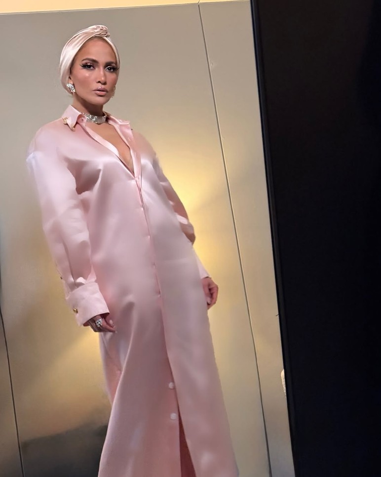 Jennifer Lopez'in tarzı gündem oldu! Kızılcık Şerbeti Asude'ye benzetildi - Resim : 1