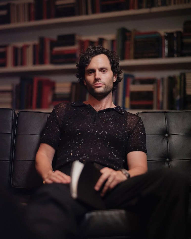 You dizisinin yıldızı Penn Badgley: Başucumda Kur'an-ı Kerim var - Resim : 1
