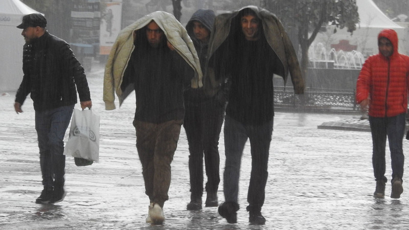 Edirne'de sağanak yağış zor anlar yaşattı