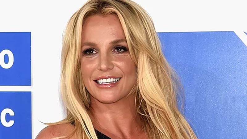 Britney Spears'ı sokak ortasında tokatladılar