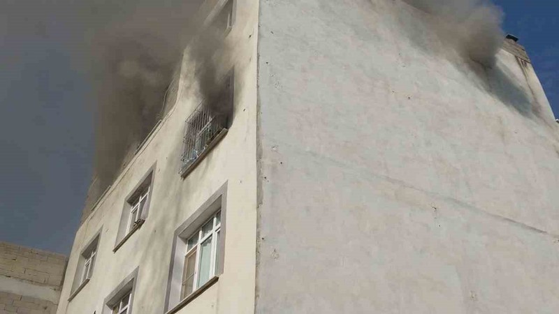 Kilis'te evde meydana gelen yangında 1 kişi yaralandı! Son anda çıkarak kurtuldu