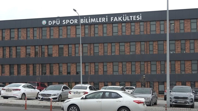 Halil Umut Meler'e bir destek de mezun olduğu üniversiteden geldi: Öğrenciler saldırıyı kınadı