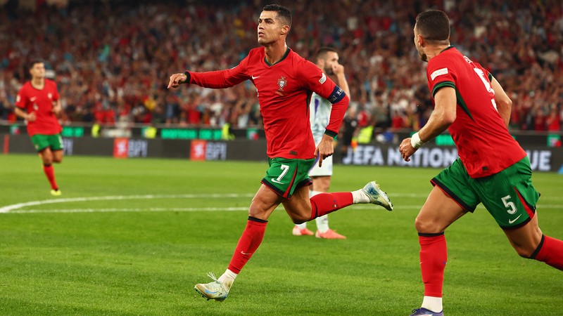 Ronaldo, Portekiz'i galibiyete uçurdu