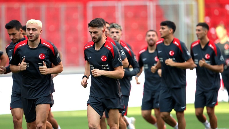 Türkiye İzlanda maçı, Arda Güler ilk 11'de değil