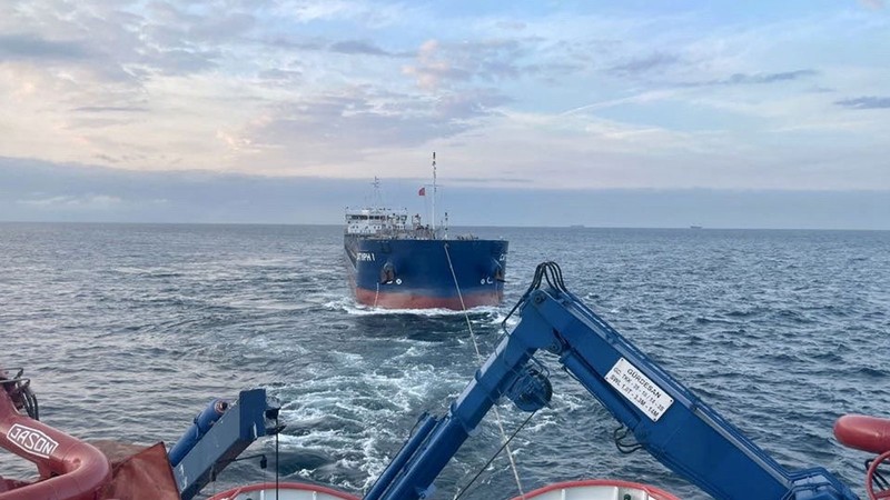 İstanbul Boğazı'nda arızalanan tanker kurtarıldı