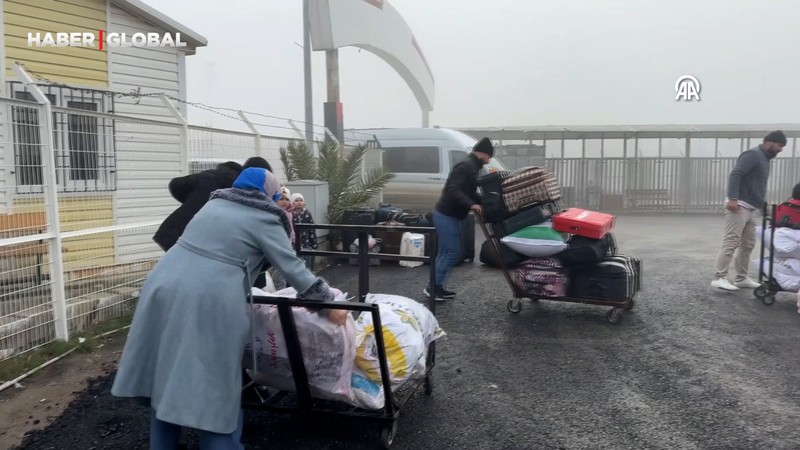 Türkiye'deki Suriyelilerin Kilis'ten ülkelerine dönüşü sürüyor