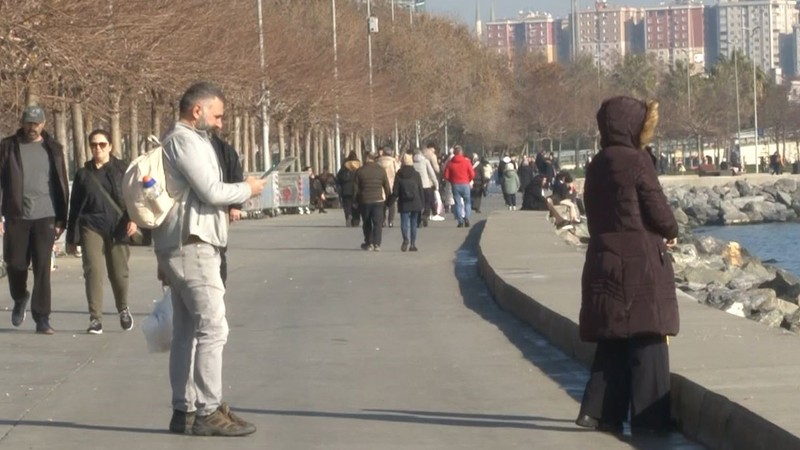 Güzel havayı fırsat bilen vatandaşlar Bakırköy sahiline akın etti