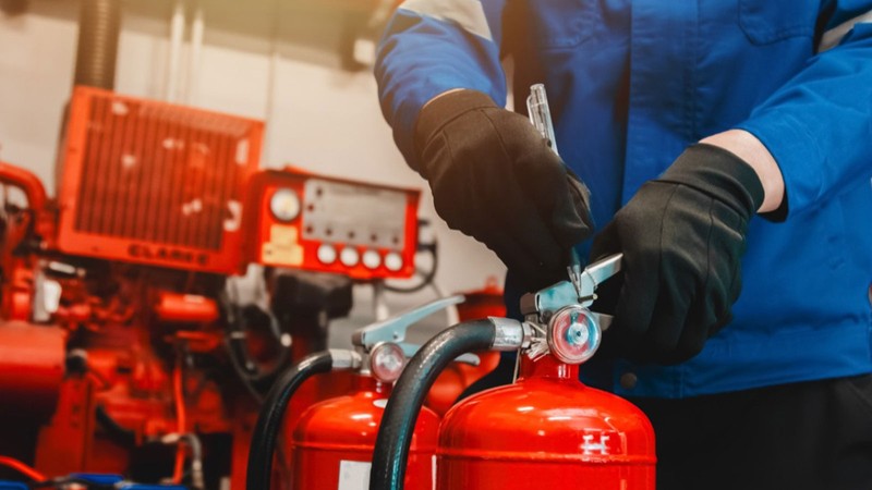Ticaret Bakanlığından yangın malzemesi denetimi: 351 işletmeden savunma istendi
