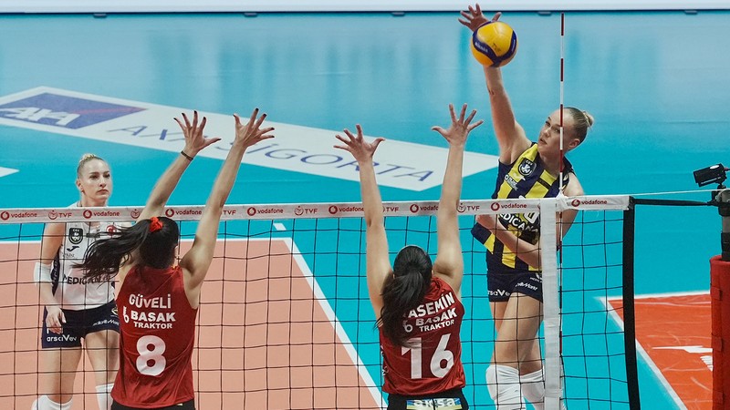 Fenerbahçe, Galatasaray'a set vermedi