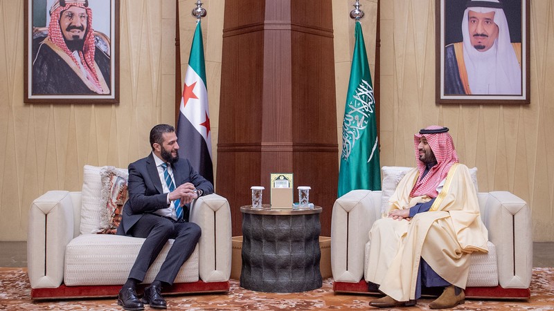 Suriye Cumhurbaşkanı Şara, ilk yurt dışı ziyareti kapsamında Suudi Arabistan'da