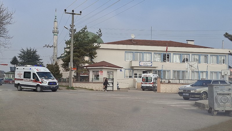 5 öğrenci çiğ köfteden zehirlendi, hastanelik oldu