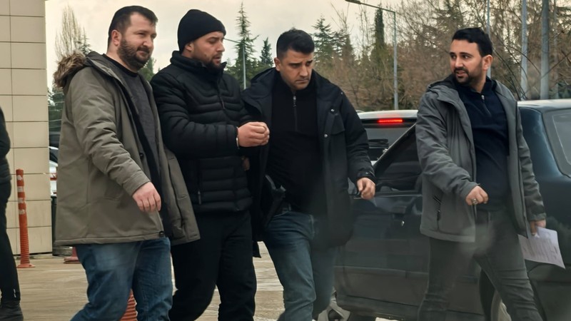 Firari hükümlü pencereden kaçmak isterken yakalandı