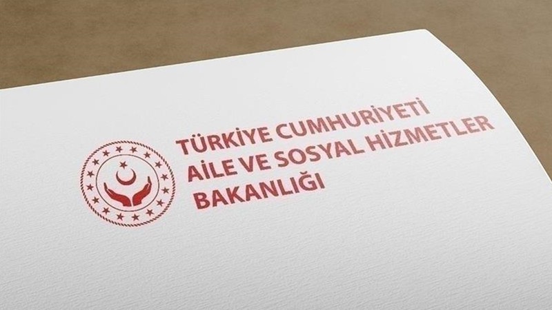 Bakanlıktan, sosyal medyada çocuğunu istismar ettiği videoları paylaşan babaya ilişkin açıklama