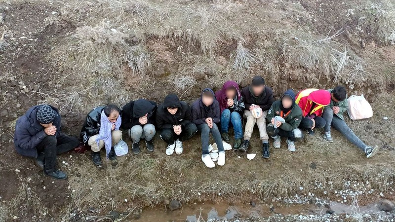 Bitlis’te 10 kaçak göçmen yakalandı
