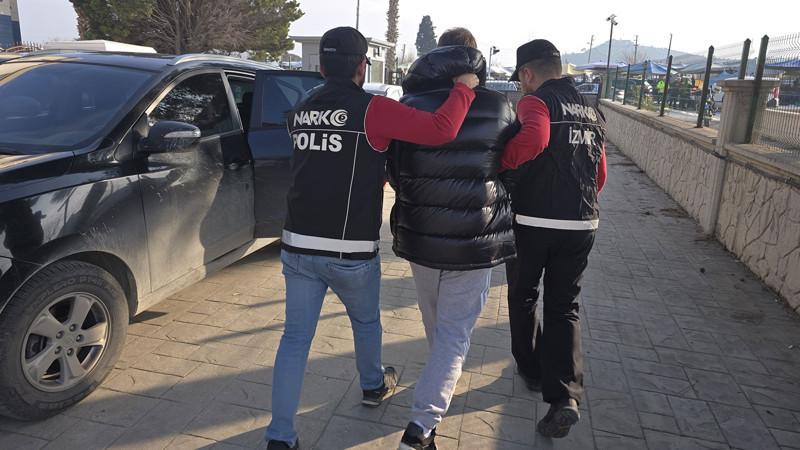 Interpol'ün kırmızı bültenle aradığı firari hükümlü, İzmir'de yakalandı