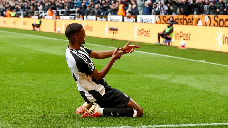 Bomba iddia: Liverpool 150 milyon sterlini verip onu transfer edecek!